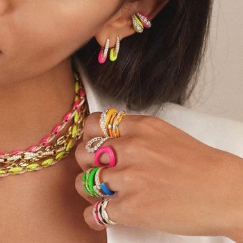 Multi Piercing Mini Malá Bránka Náušnice Neon Smalt Candy Farebné Guľôčky Dizajn 2021 Trendy Ženy Šperky