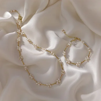 LOVOACC Elegantné Prírodné Sladkovodné Perly Kvety Náhrdelníky pre Ženy, Dievča, Zlatá Farba Tenké Reťazca Choker Náhrdelník Svadobné Šperky