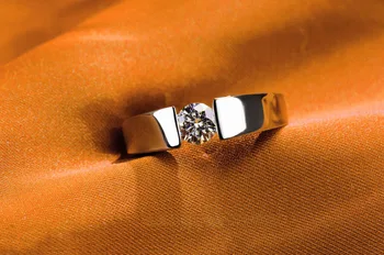 Pevné 18K 750 White Gold Ring Certifikované 0.5 Ct D Farba Moissanite Solitaire Krúžok Top Značky Štýl Vynikajúci Dizajn Krúžok