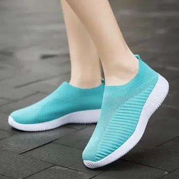 Dámske topánky 2021 priedušná oka ľahký plochý slip-on ležérne topánky ženy tenisky pevné farebné mäkké bežecká obuv žena